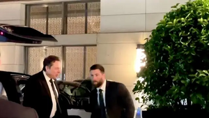 Musks Flash Visit to China(1).png