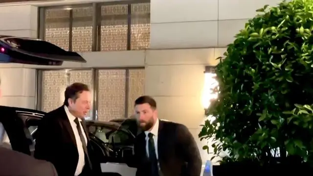 Musks Flash Visit to China(1)