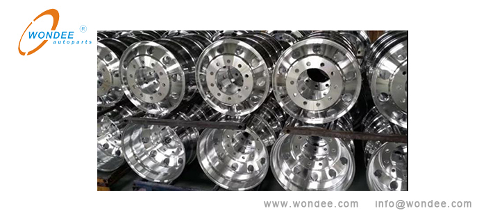 Low-pressure casting aluminum alloy wheels