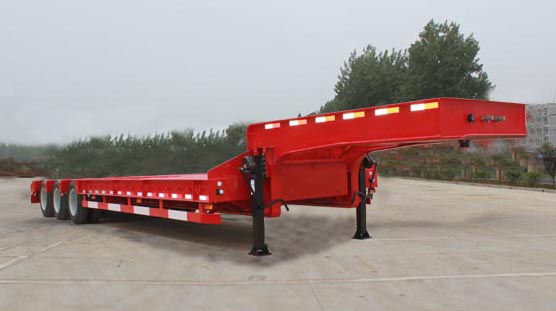 A WONDEE 3-axle lowbed semi trailer for equipment transportation from China manufacturer