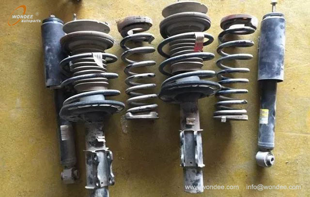 How do you know if the car shock absorber is broken? Must it be replaced in pairs?
